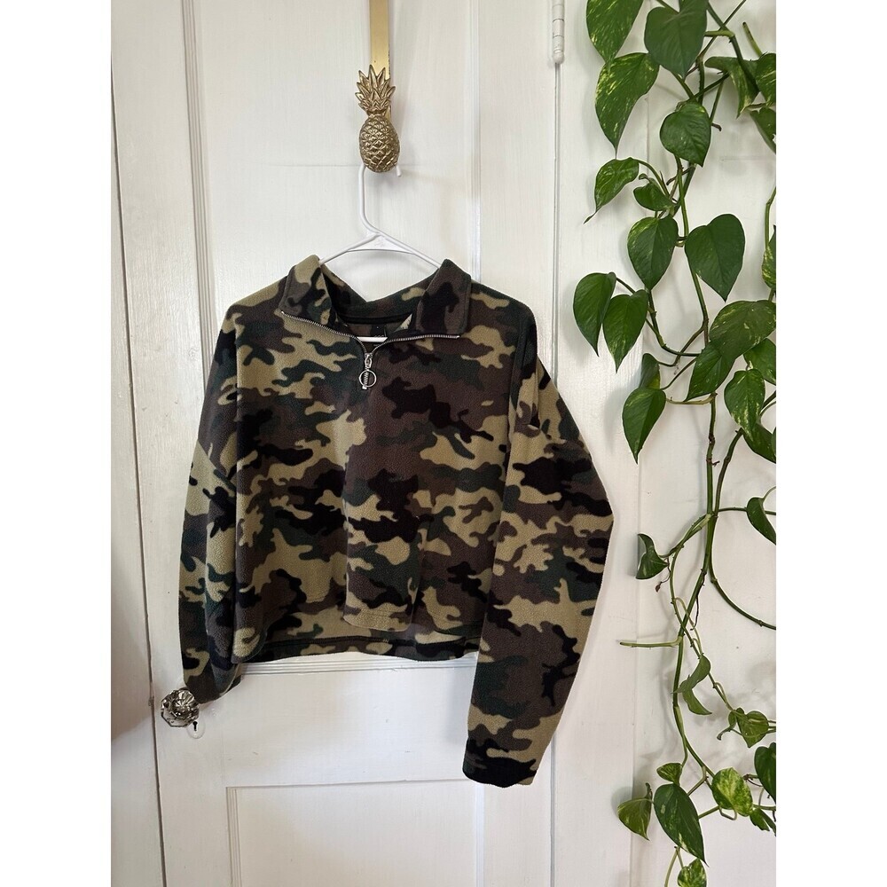 Factorie women’s size large camo sweater